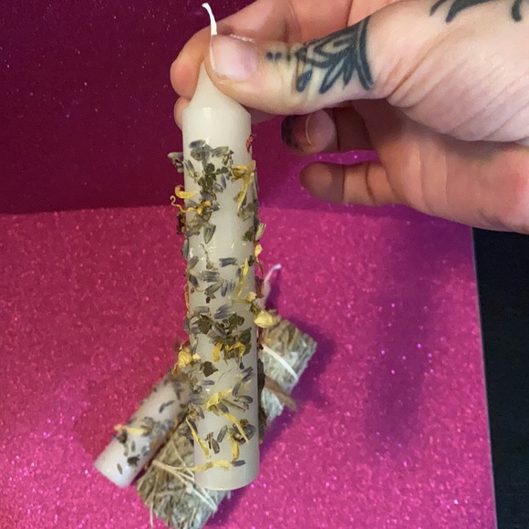 Bundle of sage stick with amethyst stone and anointed flower candle. - Picture 3 of 8